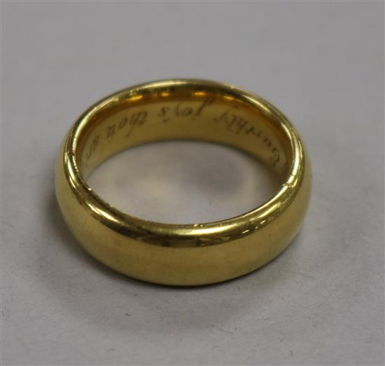 An 18ct yellow gold wedding ring, 15.3g